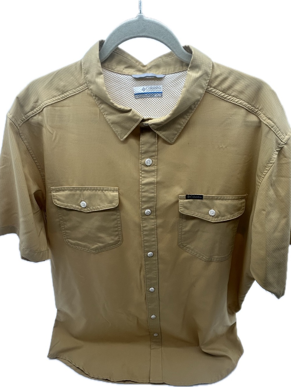 Columbia Men's Button-Down Short Sleeve Shirt in Khaki Tan